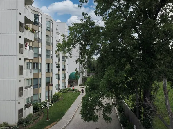 3267 King St E #505, Kitchener, ON N2A 4A4