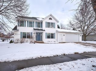 2214 Viola Heights Dr NE, Rochester, MN 55906