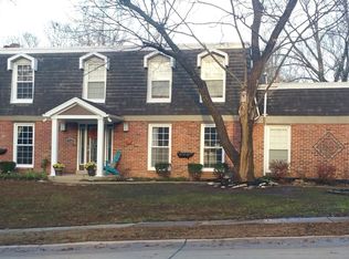 218 Glen Cove Dr, Chesterfield, MO 63017