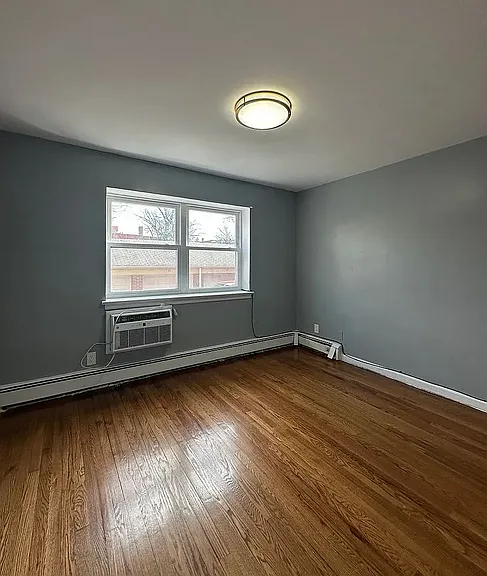 138 E 7th St #7 — Photo 4
