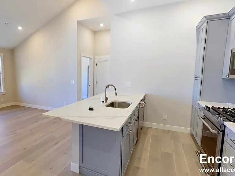 32 Cummins Hwy #5 — Photo 1