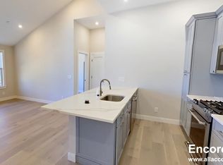 32 Cummins Hwy #5, Roslindale, MA 02131