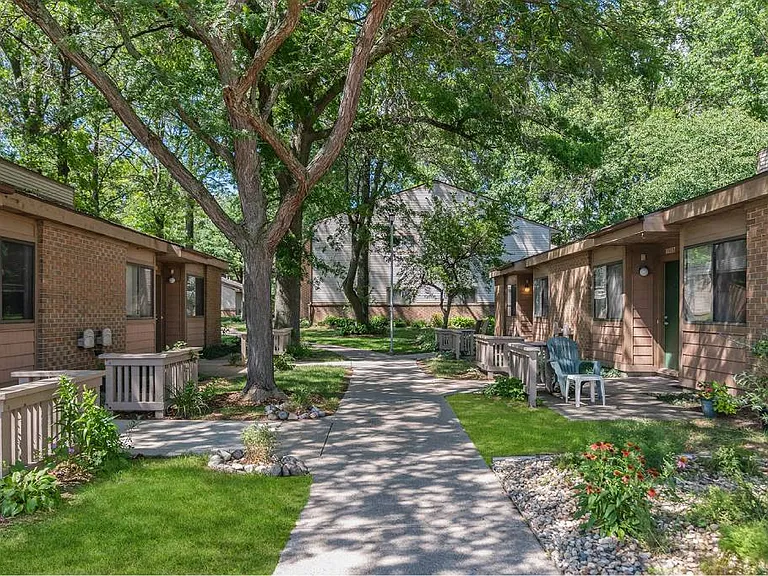 Pine Creek Apartments — Photo 25