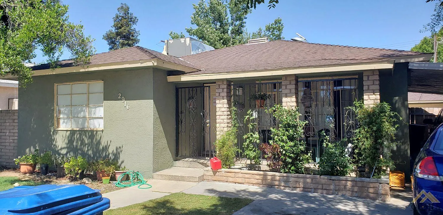 2916 Peerless Ave photo 1