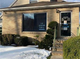 233 Maple Ave #1, Westbury, NY 11590