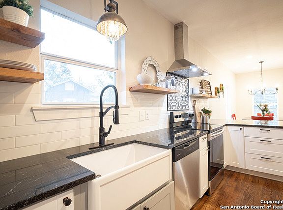 4th image of 1276 W Mill St
