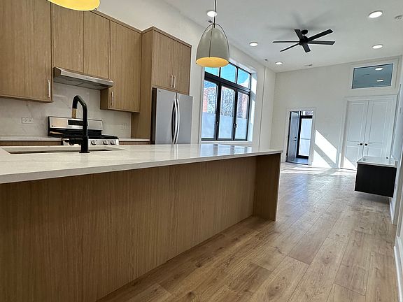3rd image of 3459 W Belmont Ave APT 1F