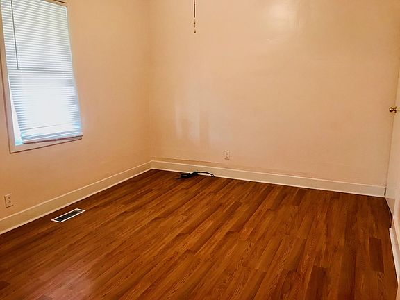 3rd image of 106 Wurst Ct