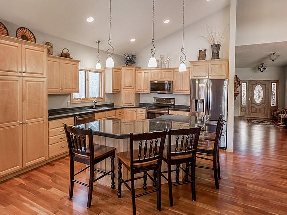 3rd image of 2081 Beaver Pond Dr