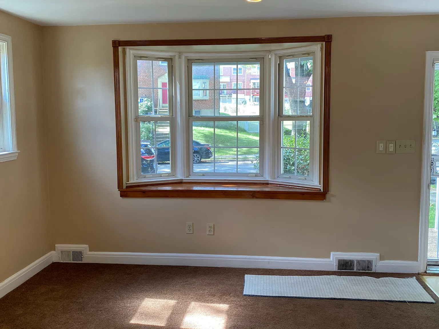 3 bed, 1280 sqft, $2,300 — Photo 4