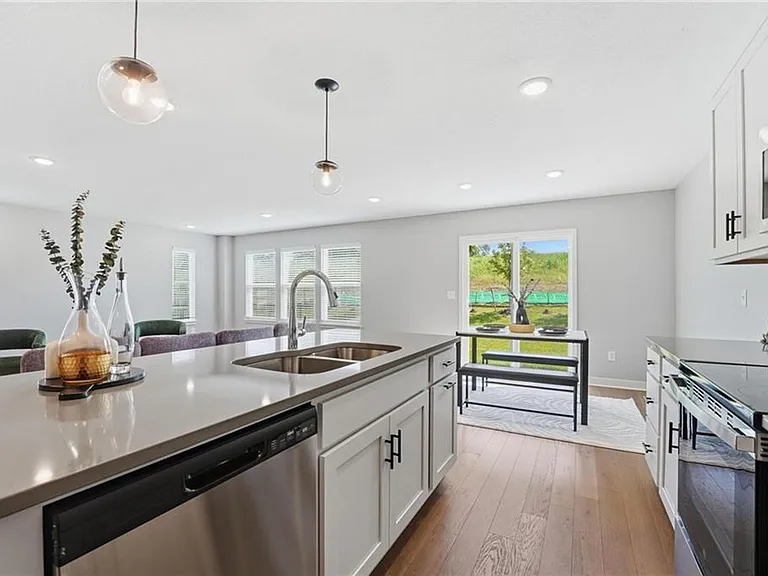 707 Glenn Cir — Photo 16