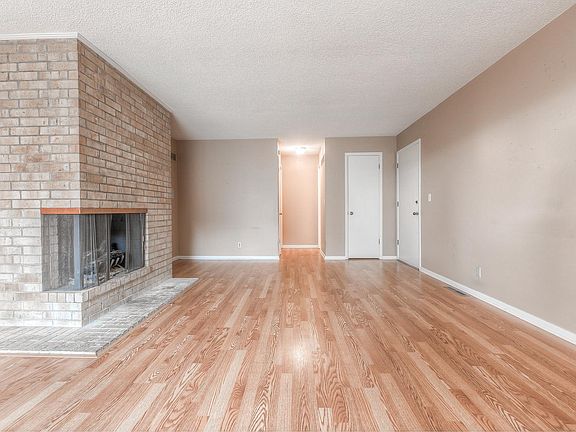 5th image of 8744 Metcalf Ave