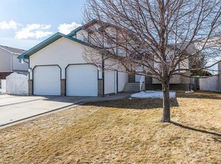56 E Stanfield Way SE, Medicine Hat, AB T1B 4J4