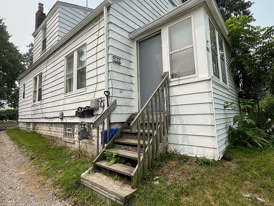 137 Parkdale Ave