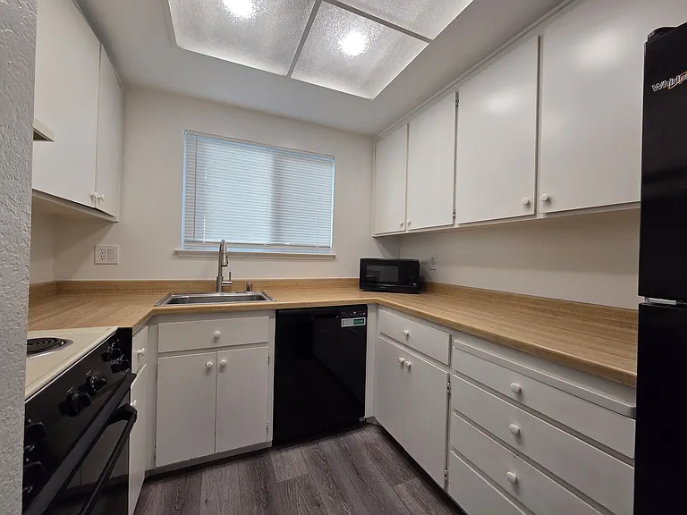 2201 Monroe St #301 — Photo 6