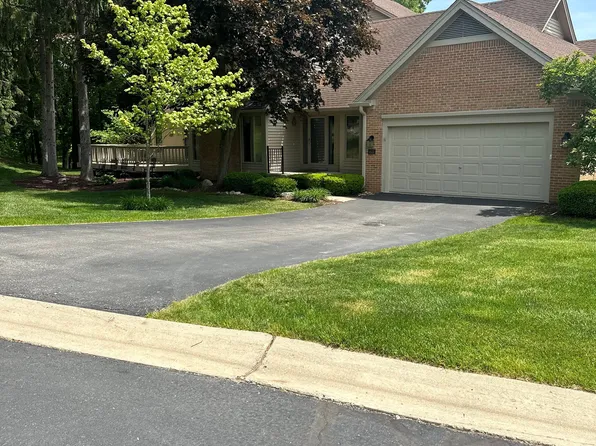 4535 Golf View Dr, Brighton, MI 48116