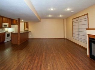 202 Northbrook Ct, Davenport, IA 52806