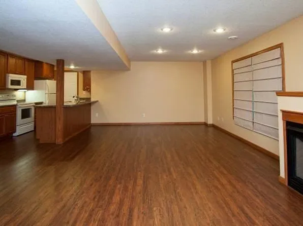 202 Northbrook Ct, Davenport, IA 52806