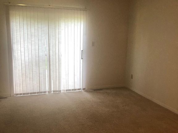 5th image of 2427 S Brittany Ln