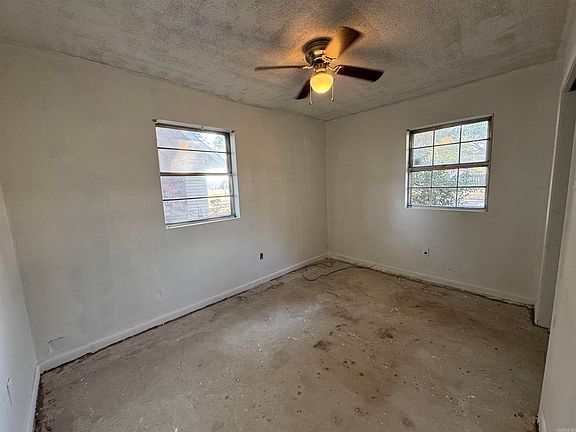5th image of 204 Truman St