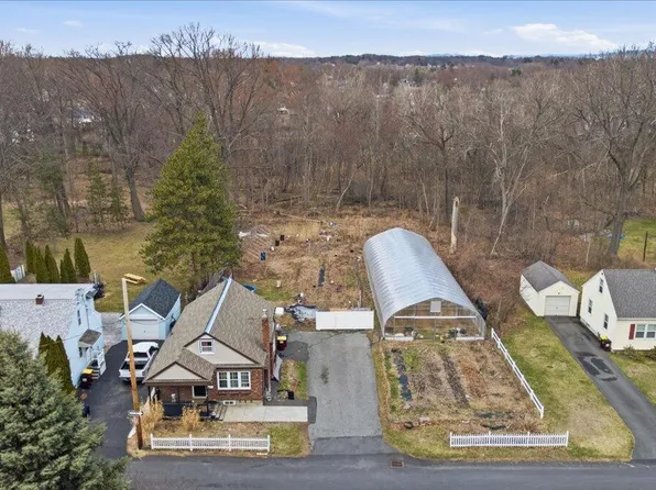 18 Roberts Lane, Colonie, NY 12110