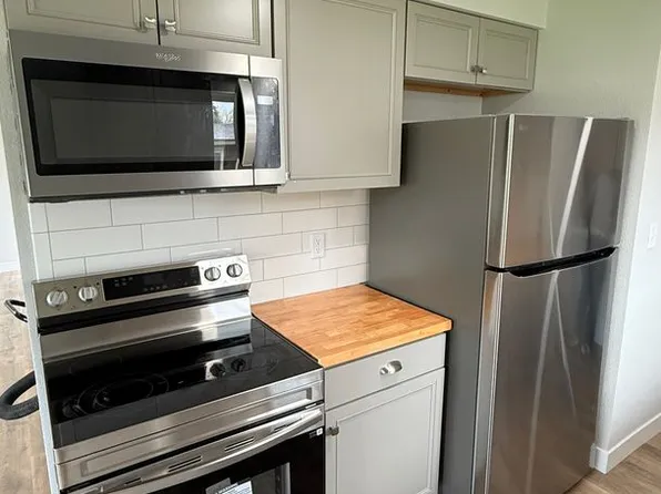 R301, 301 S Columbus Ave #323, Medford, OR 97501