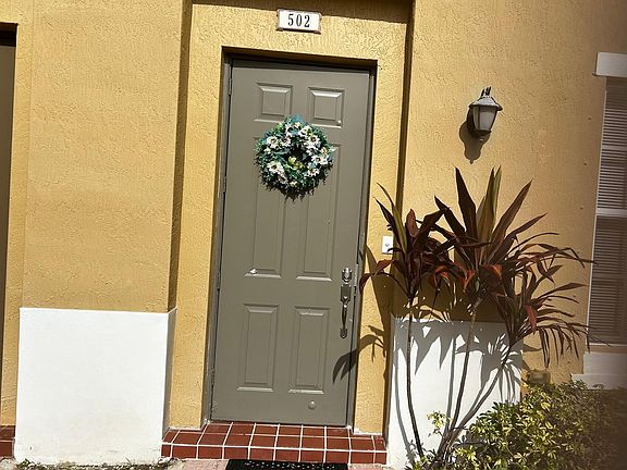 4th image of 502 SW 147th Avenue