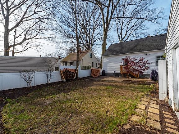 5th image of 599 Parkside Dr