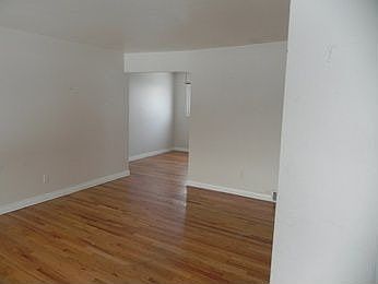 4th image of 32646 Avondale St