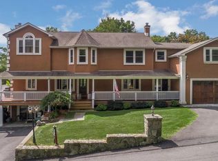 9 Mountain View Rd, Putnam Valley, NY 10579