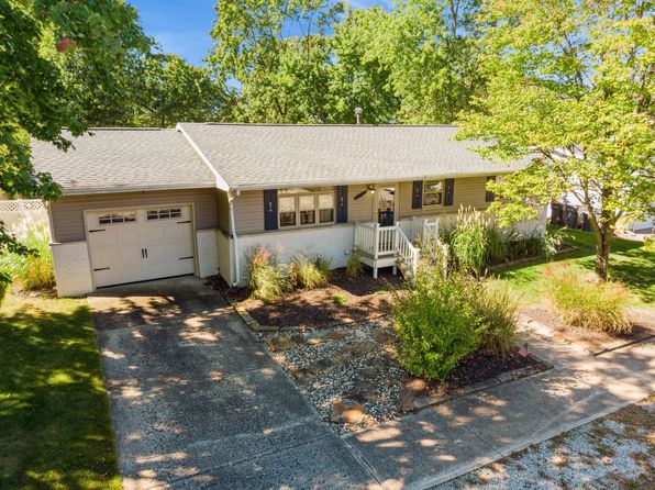 1111 Shore Dr, New Buffalo, MI 49117