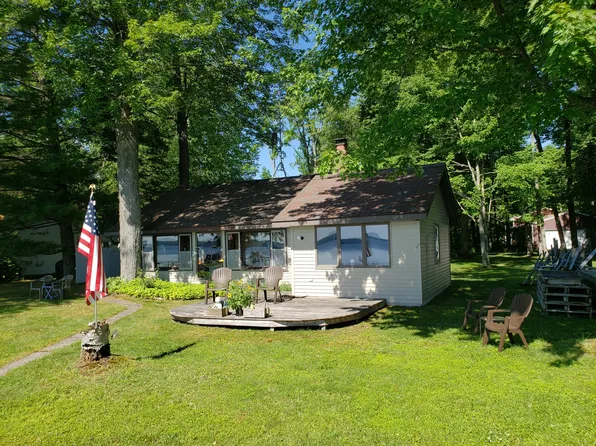 8924 Silver Strand Rd, Levering, MI 49755