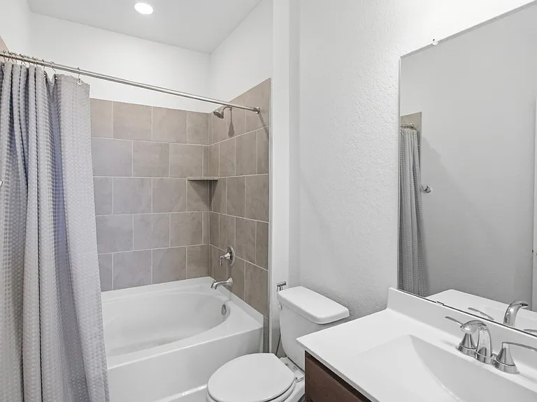 4731 Plaza Ctr — Photo 11