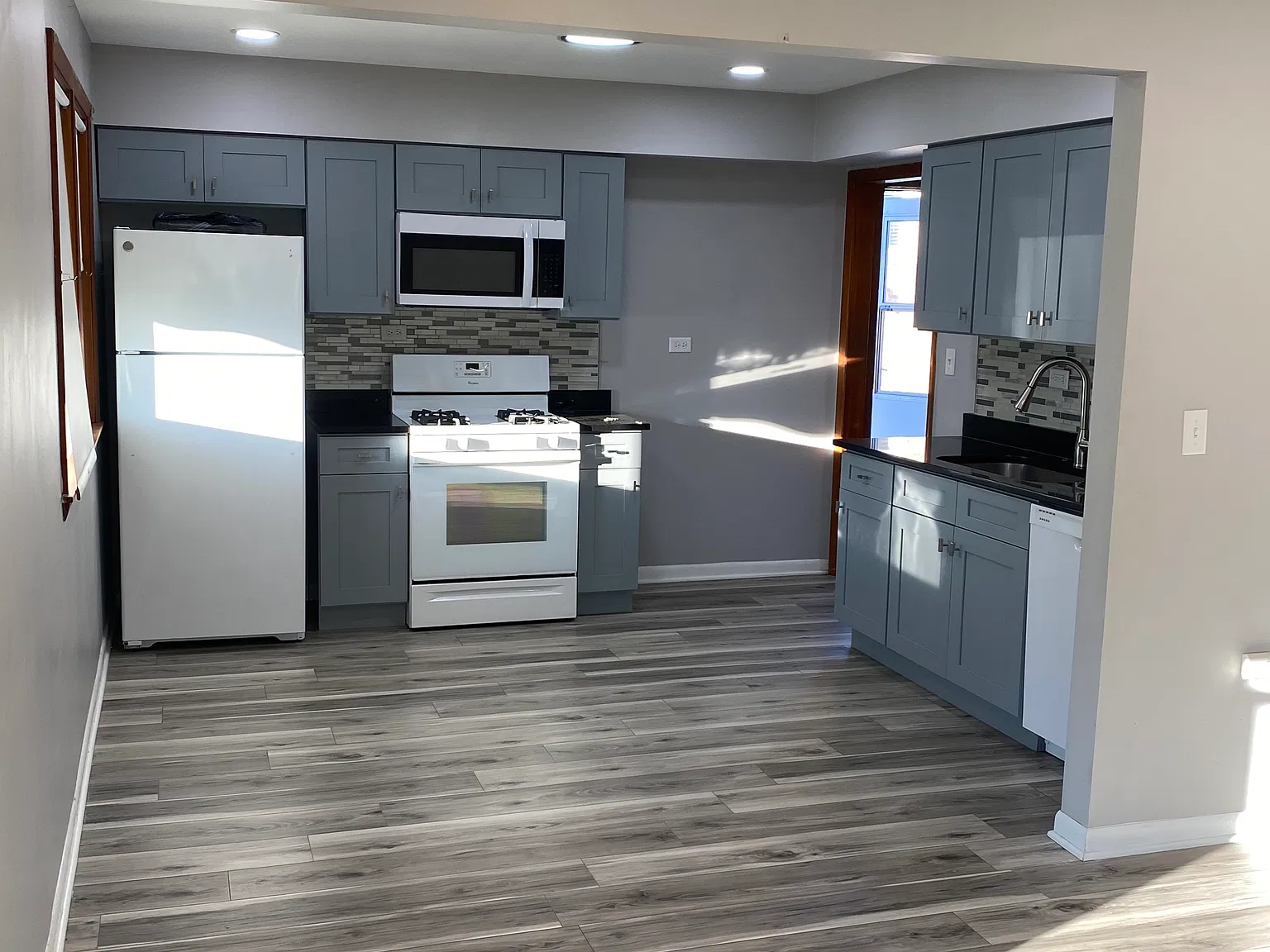 3 bed, 1140 sqft, $2,900 — Photo 4