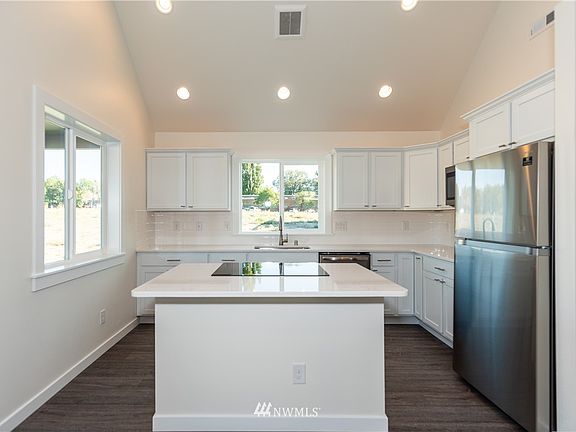 5th image of 123 E 9th Avenue #8