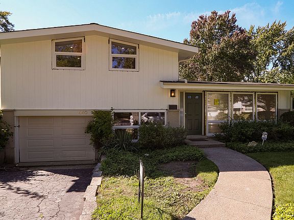 2nd image of 440 Sheryl Ln