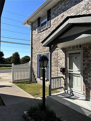 1628 Vintage Dr — Photo 2