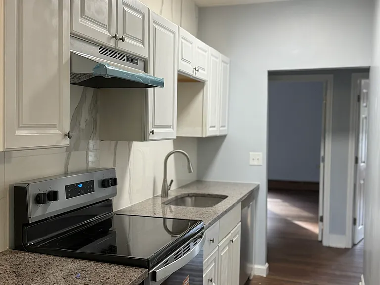 461 Aiken Ave #2 — Photo 5
