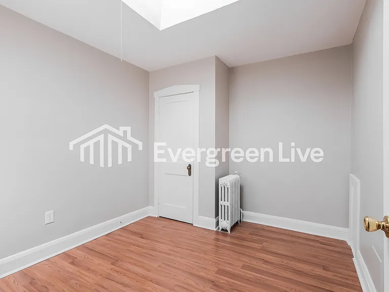 2734 E Biddle St — Photo 9
