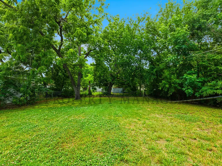 2151 S Green St — Photo 8