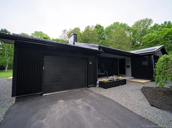 34 Simcoe Ct, Fredericton, NB E3B 2W9