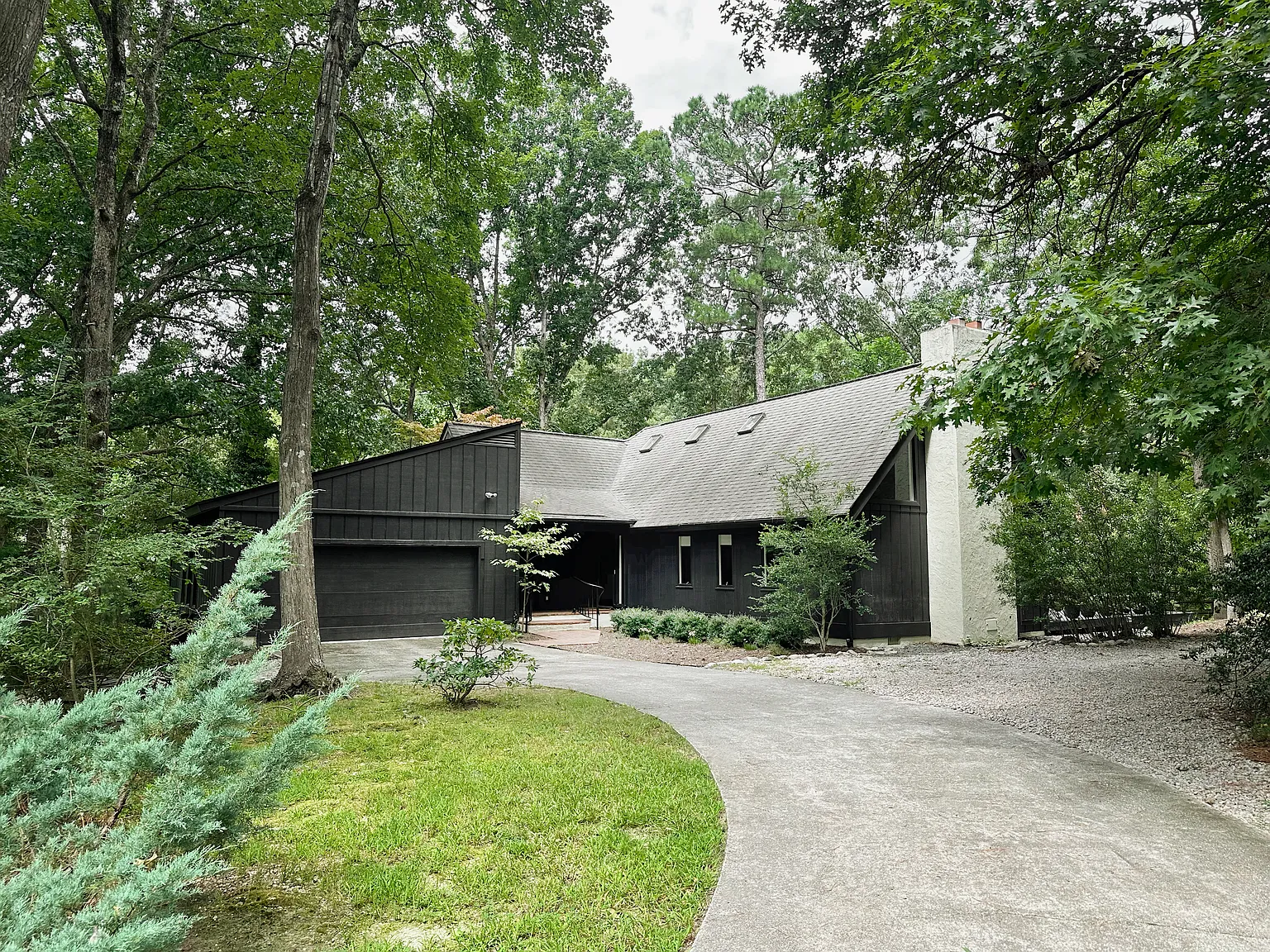 3 bed, 2250 sqft, $2,950 — Photo 1