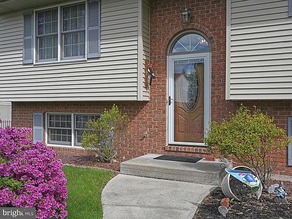 4th image of 54 Chestnut Run