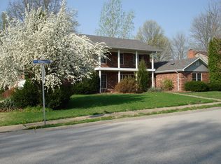 1001 Heatherwood Dr, O Fallon, IL 62269