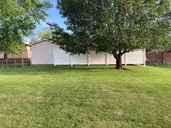 3rd image of 218 Iroquois Dr