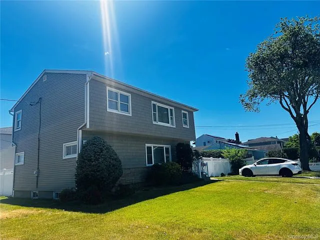5 bed, 2.0 bath, 1872 sqft, $5,300 — Photo 4