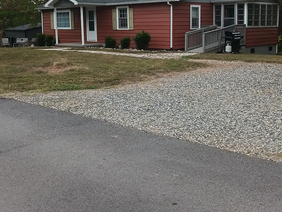 22 Redbud Ln