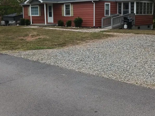 22 Redbud Ln, Leicester, NC 28748