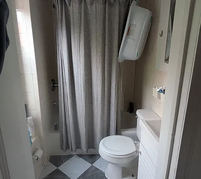 210 De Graw St #2R — Photo 14