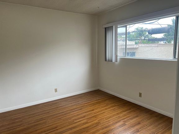 3rd image of 1725 Federal Ave #8